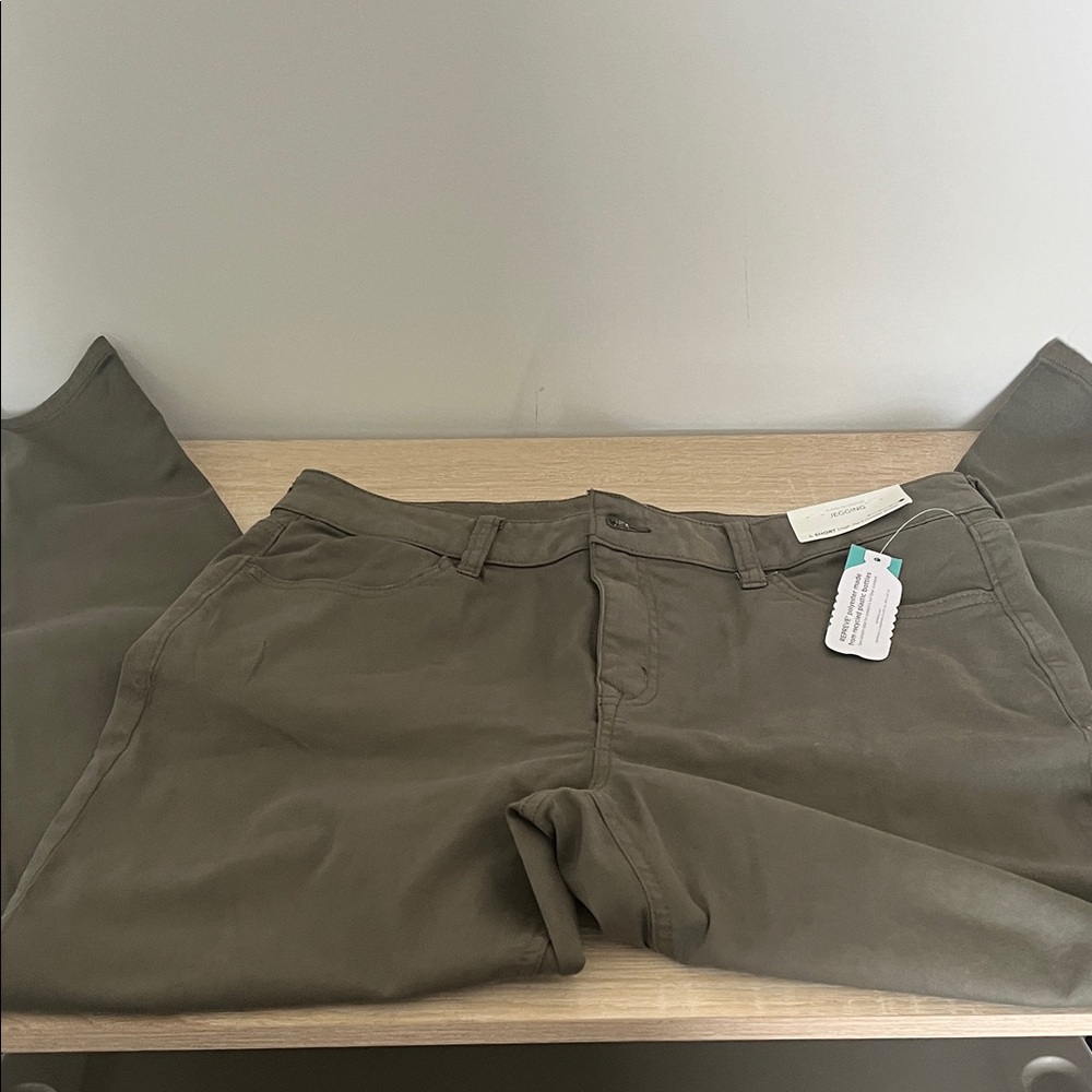 NWT mjeans by Maurices Olive Jeggings - Picture 3 of 9